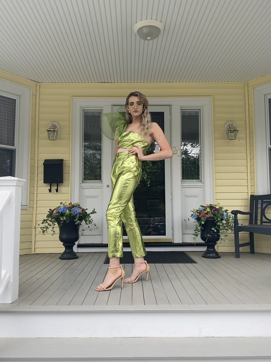 wilhelminapurrr's tweet photo. Mom made Dad take these pics before they drove me to the gig 💚💚💚 HAPPY PRIDE https://t.co/iy74UzjbEG