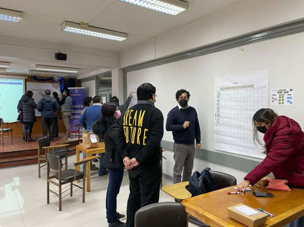 SeremiCienciaB's tweet photo. Fuimos parte del Encuentro Regional sobre Divulgación, Datos y Estrategia organizado por Nodo Centro Sur, en esta ocasión en Chillán con la participación de la Seremi @sofia_valenzuel y diferentes actores del ecosistema de CTCI.
🤔Más información ℹ️ en @nodoctci https://t.co/sbib1VgmeS