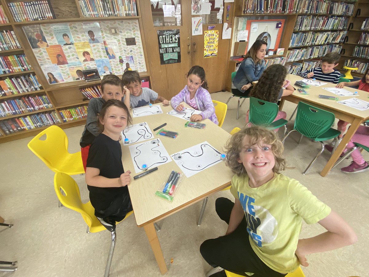 MrsCocozzaReads's tweet image. Today was an @Ozobot day in my library! First graders coded their Ozo- “bees” to collect some sweet pollen from the flowers before returning to the hive! @WaverlyParkElem