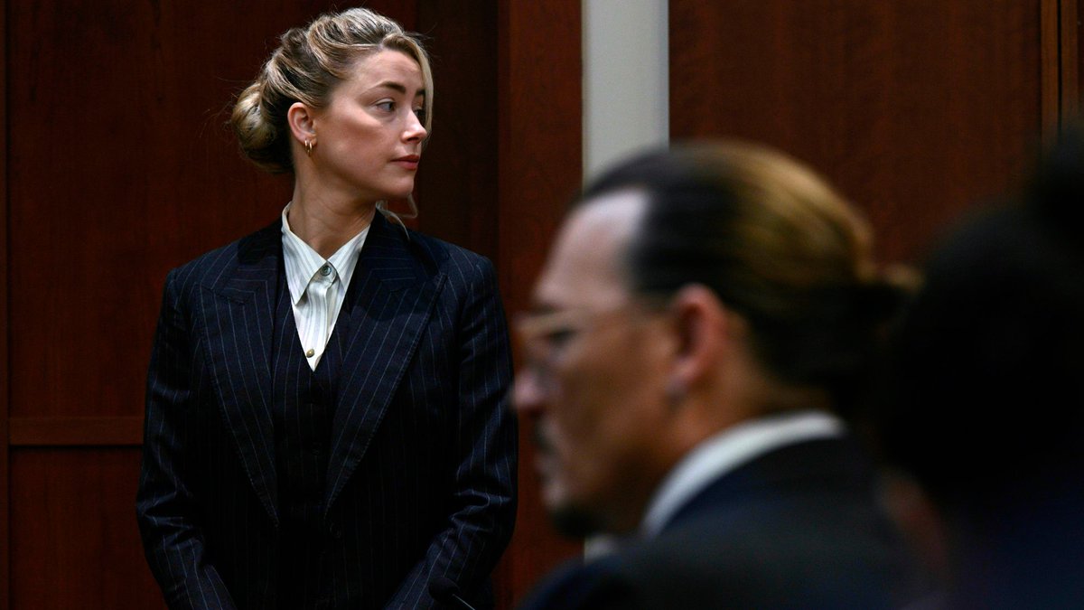 ClubDCSpain's tweet photo. ⚖️ Amber Heard (Mera en Aquaman) es sentenciada a indemninar en 15 millones de dólares a su ex-marido Johnny Depp por difamación.

La estrella de Piratas del Caribe celebró el veredicto en un comunicado: "El jurado me ha devuelto la vida. Estoy realmente abrumado." https://t.co/Hu5d7WZcdM