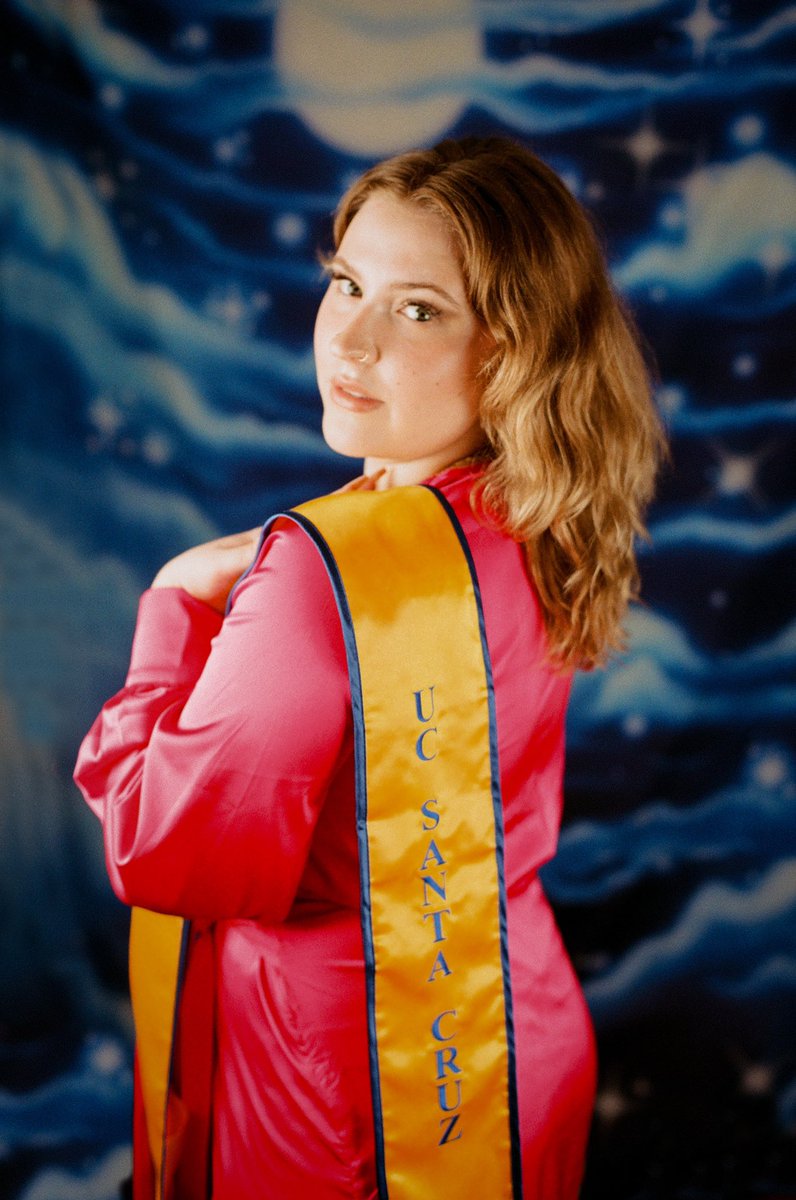 Beautiful women come to Mochisuki Photos… 😍