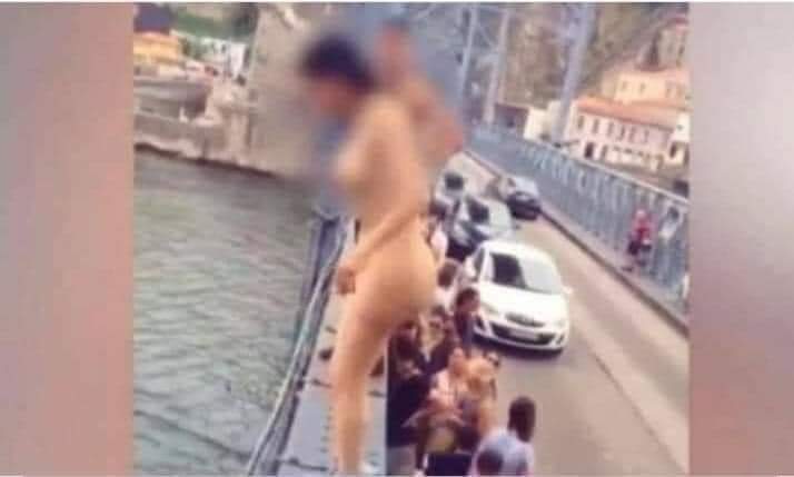 quetecuento_11's tweet photo. NOTICIA DE ÚLTIMA HORA 🔴

Una joven de unos 19 años estaba a punto de saltar de un puente en la Habana. La policía estaba ahí, pero nadie se acercaba por temor a que la chica saltara. En eso un amigo se bajo de su coche y pidió permiso para acercarse y le dijo 
(abro hilo ) https://t.co/z1nSgBaRzw