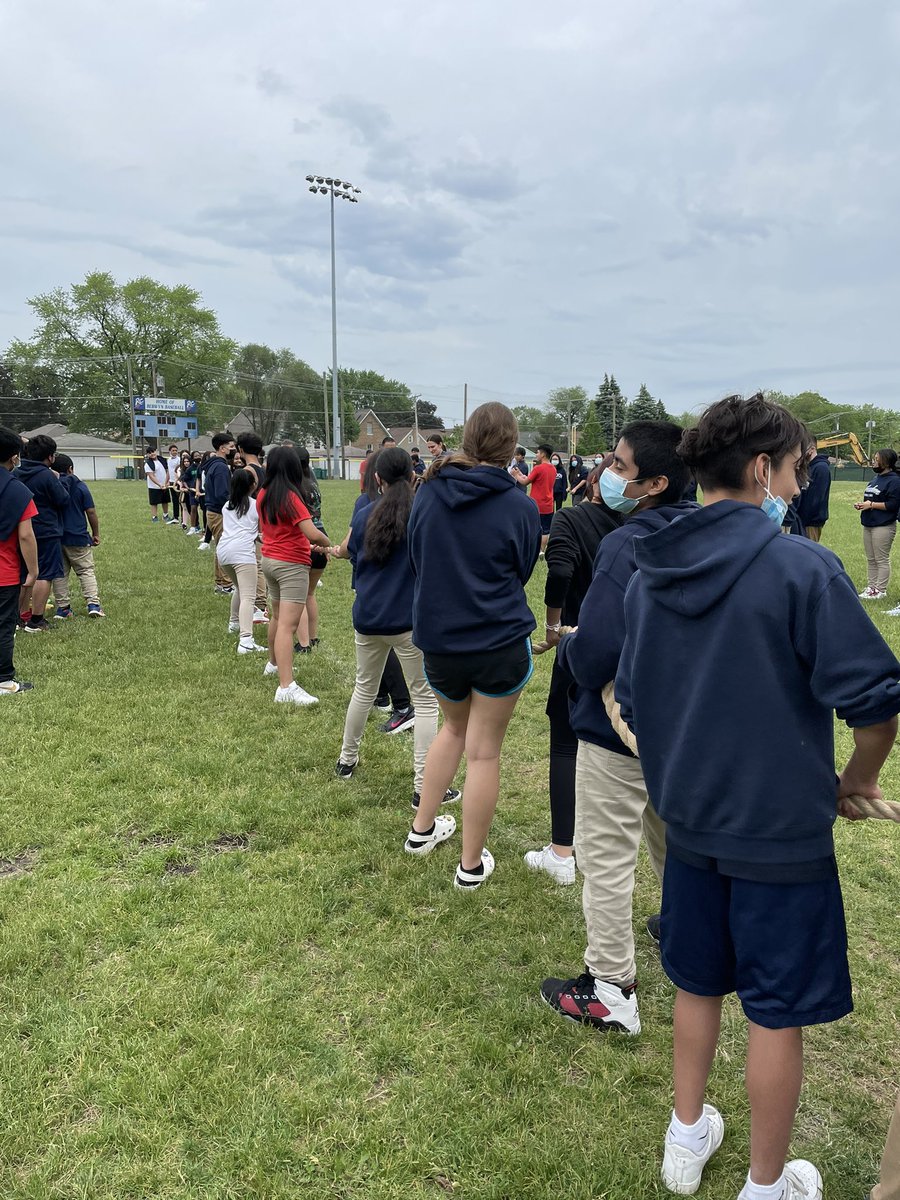 msjscheers3's tweet photo. Park Day: Excel Tug O ‘War did not disappoint! Of course 7th gd Staff vs. Students was the quick hi light of the day 😹🤷🏻♀️🙌🏼 #freedomfamily #tugofwar #staffrules💙❤️ https://t.co/4p7CUhHNex