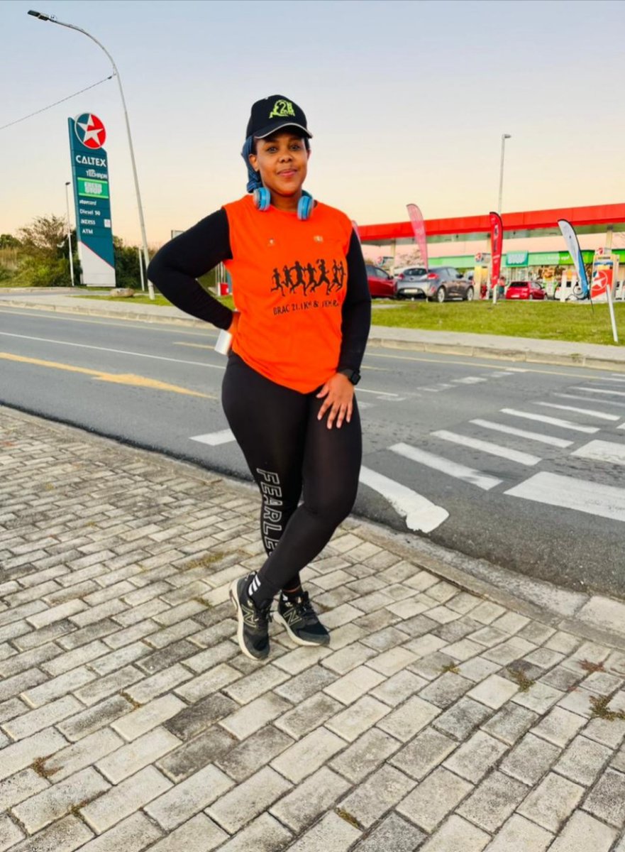 namzitB7's tweet photo. The body achieves what the mind believesπ
#ThestreesAreCalling
#FetchYourBody2022
#IChoose2BActive #runningforpurpose
#RunningwithTumiSole
#IPaintedMyRun
#Totalsport https://t.co/2M24n4RAUK