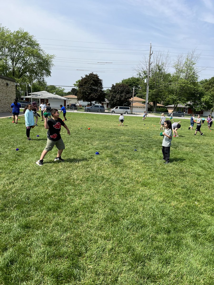 MrsEstand's tweet photo. Field Day fun!! #d123cov #d123 https://t.co/rBl8jreFcr