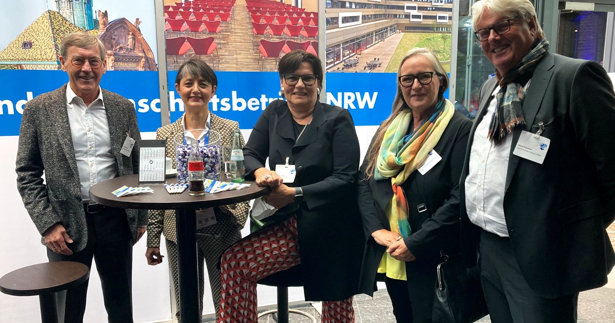 Tolle Gespräche und erstklassiger Austausch Heute auf dem #Baukongress in #Aachen. An unserem Stand habe ich u.a. Unsere Aachener Niederlassungsleitung (Ute Willems und Tina Daliri) sowie Joachim Nesseler und Klaus Feuerborn getroffen. Am Donnerstag sind wir auch vor Ort,