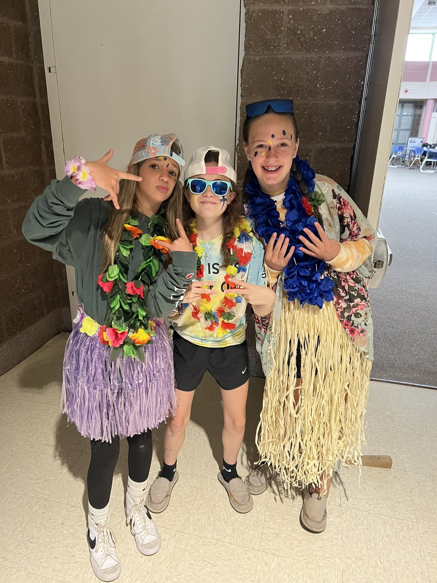 MsDacchille's tweet photo. 6B Lip Dub 🎤🎶🌺 @MrsStaub307 @INT_PRINCIPAL  #partyintheUSA https://t.co/W67rA3T81w