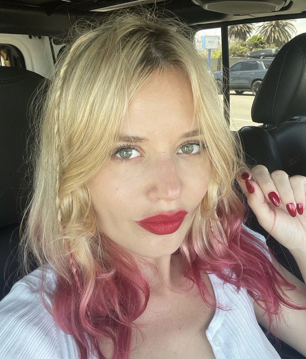 GeorgiaMJagger's tweet photo. wearing @gwenstefani’s  ‘Original Me’ lipstick from her make up line #GXVEBeauty, it’s my new favourite red lipstick!! 💋 I paired it with our @BLEACHLONDON ‘I Saw Red’ Super Cool Colour ❣️ #orangecountygirl #bleachlondon #isawred @gxvebeauty #gwenstefani #sublime https://t.co/vfRNmXOLzE