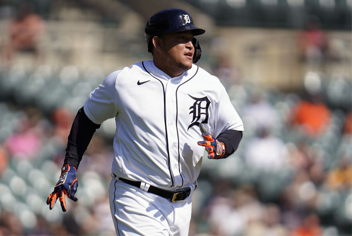 BeisbolConTodo's tweet photo. Miguel Cabrera reapareciรณ y superรณ a Andre Dawson. Leelo por: https://t.co/SS6O6fKC3T / @TigresdeDetroit / @MiguelCabrera / #BCTMLB https://t.co/USu8Snu0BH