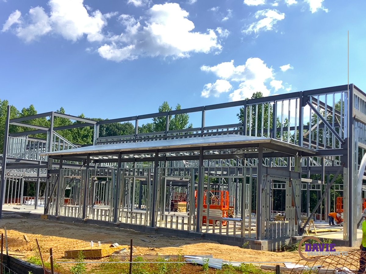 DavieConstNC's tweet photo. We’re proudly building a new location for State Employees' Credit Union in Kernersville, NC. The new structure is beginning to take shape! #kernersville #creditunion #financialinstitituion #buildmybank #construction #daviedelivers https://t.co/bzYJXRSD3k