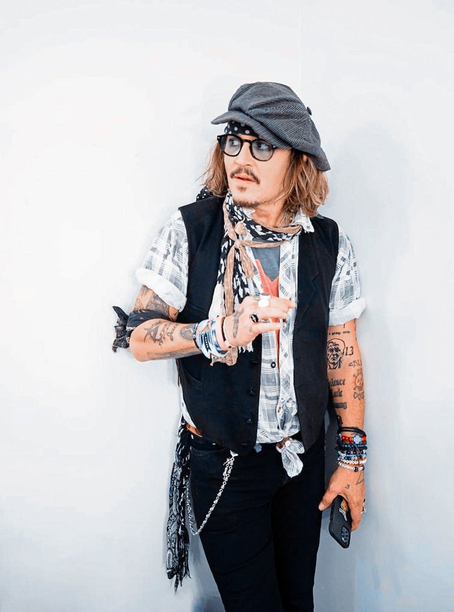 I'm so happy right now, you're finally free 💓 #JusticeForJohnnyDepp