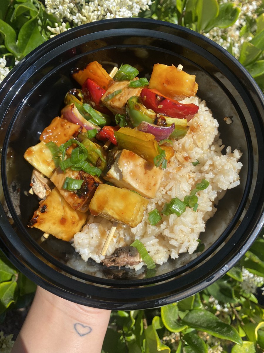 Pineapple teriyaki cabobs🌱 
Now available as a meal prep option 🫶🏼
#plantbased