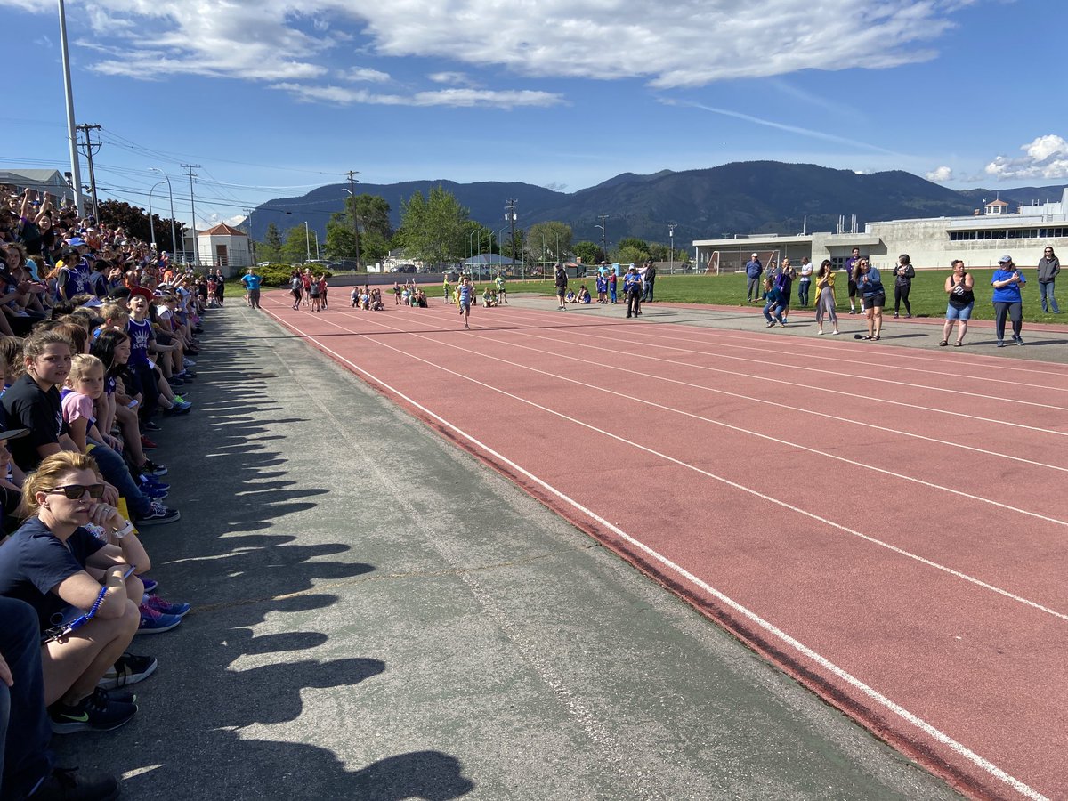 Our first Elementary track meet in many years! It was an exciting day for grade 4/5 students in SD67! ⁦<a href="/west_bench/">West Bench Elementary</a>⁩ ⁦<a href="/SD67News/">SD67 (Okanagan Skaha) Schools</a>⁩