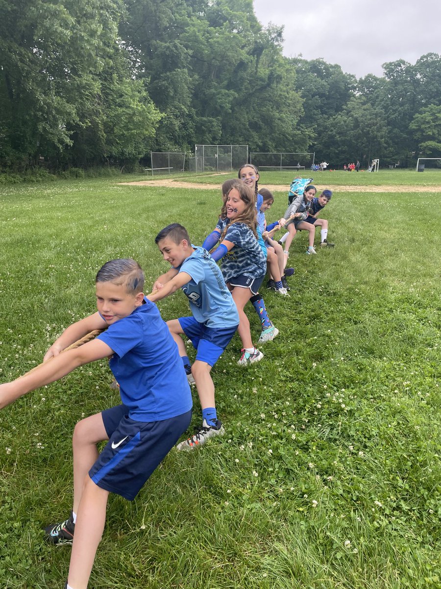4MrsRussell's tweet photo. Field Day 2022 in the books!! Lots of laughs and tons of fun!! https://t.co/rA5roavL4b