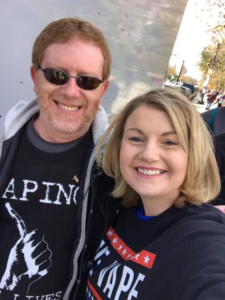 Vapingit's tweet image. I was walking around (mostly) trying to figure out who was who! Missed 90%!

I know I met @MatthewMilby &amp;amp; @jerryreedjr... among others but... damn there were so many faces and their avatars didnt' match... 

Lots of love for ALL those #prohumans! 

@amandawheeler32 found me!