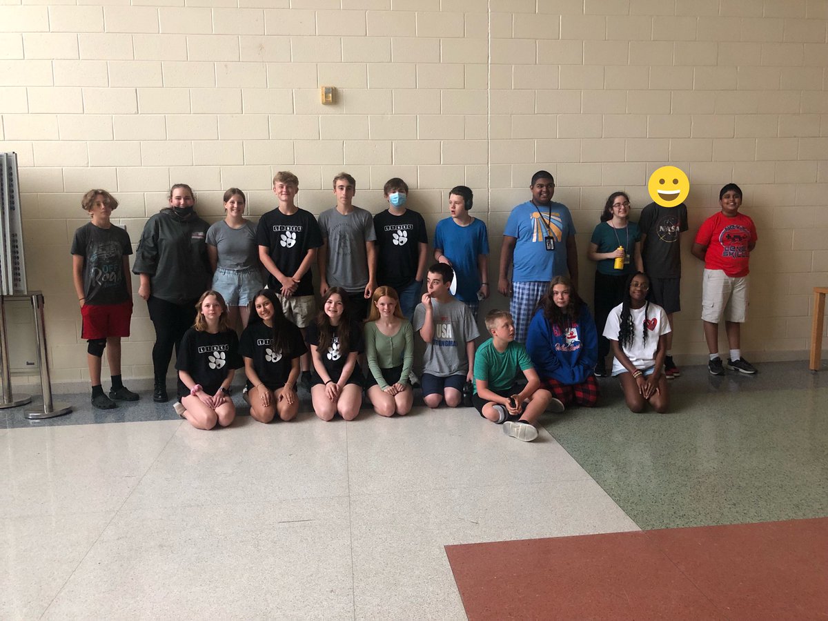 BakerLINKS's tweet photo. Paper plate awards &amp;popsicles to end a great year of LINKs at @BakerMiddle. Thank you to our wonderful LINKS for being present, learning, growing, &amp;accepting all individuals. Best of luck to our 8th graders moving to HS next year. @MrsStOnge @MrsOffman #proudteachers #peertopeer https://t.co/S0S5jqH94N