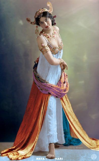 Caffespressoxx's tweet photo. Mata Hari (Margareta Mc Leod), la donna che incarna lo spionaggio e l'intrigo sessuale. 
#MataHari https://t.co/fGijcWv5Yc