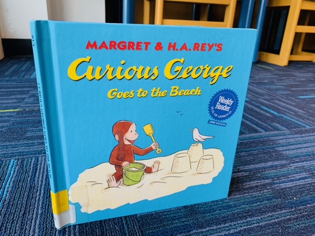 Students in Ms. Davidson and Ms. Megargel's class were happy to sequence  a story about the beach and answer questions.   They took home a book about the beach. Great job!🏖️📚🩴☀️ #mandalayel #wantaghschools #summerreads