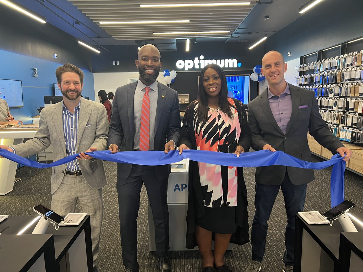 BPGibson2025's tweet photo. Congratulations to Optimum on the opening of its new retail store in the South Bronx! We look forward to our continued partnership to create local jobs, access to the internet and offer important services to our residents. #Bronx https://t.co/6sCftiVrOL