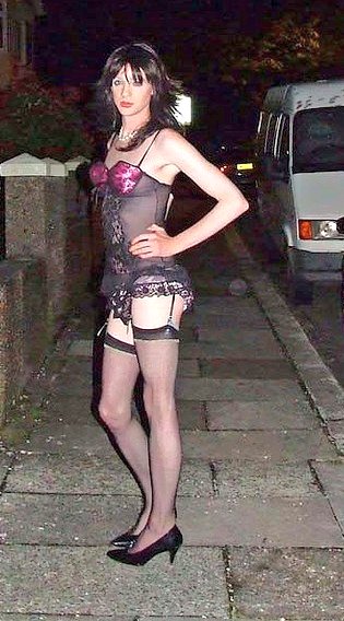 lebenspaar's tweet image. Natasha ist fertig für die Partie gestylt.
Würdet ihr sie so vernaschen?