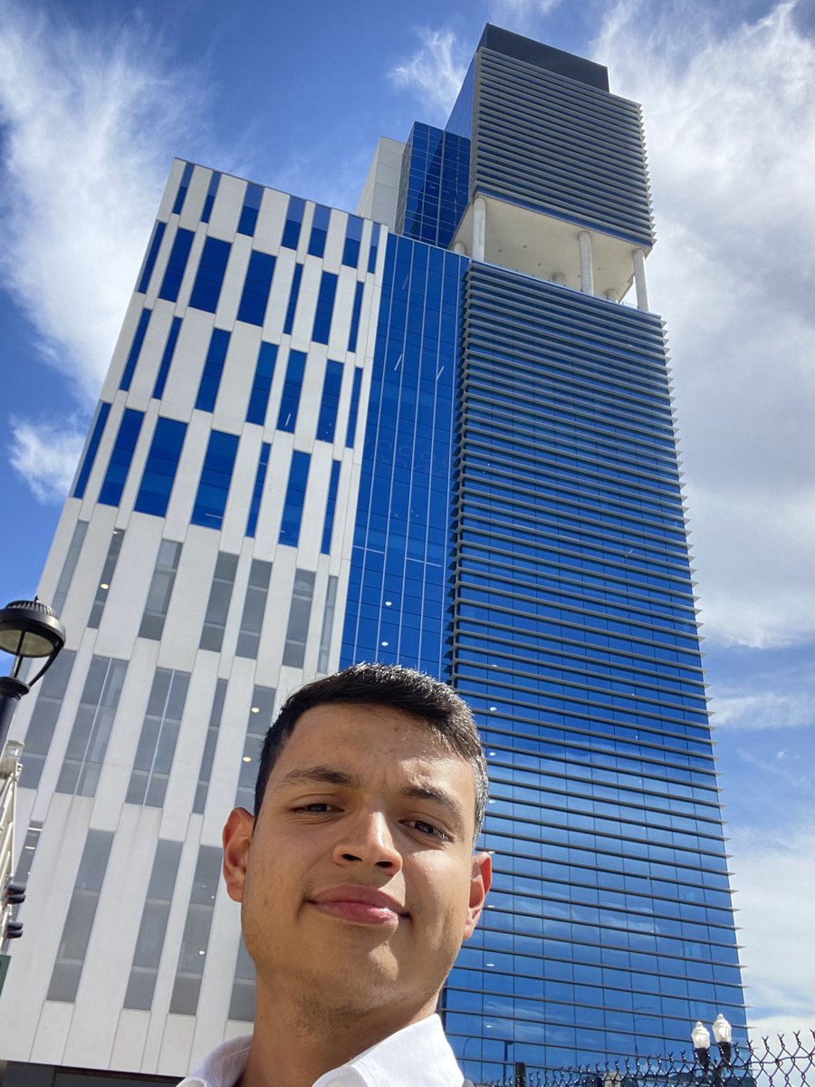 SebasVille10's tweet photo. *Foto de pure, probando la selfie camera de tu teléfono* https://t.co/Tz4IXzSbLp