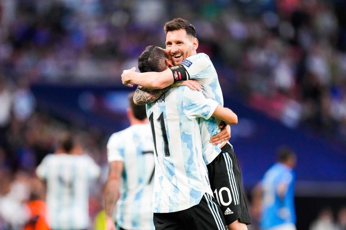ActuFoot_'s tweet photo. 4e trophée pour Lionel Messi avec l'Argentine. 🇦🇷👏

🏆 Finalissima
🏆 Copa América
🏆 Jeux olympiques
🏆 Coupe du monde U20 https://t.co/KYXDCTFcW5