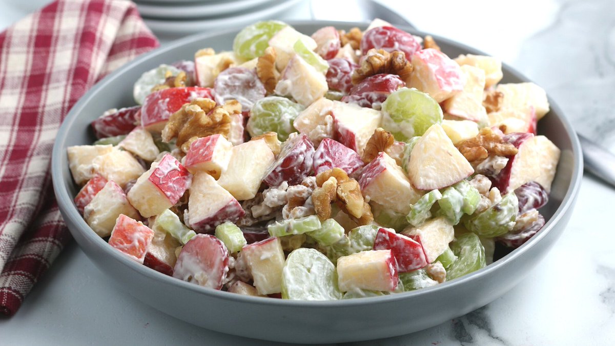 HipMamasPlace's tweet photo. Refreshing, crunchy Classic Waldorf Salad made with celery, apples, juicy grapes and toasted walnuts with a creamy, lemony dressing. 😋Get the #recipe here: https://t.co/81rr2WwxLl #Waldorfsalad #salad #easyrecipes #recipes #foodblogger #summersalad #springsalad #RecipeOfTheDay https://t.co/3RRiblt9a6