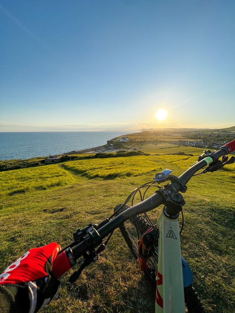 Went for a spin across the #jurassiccoast this evening and made it to the top just in time for sundown. Amazing scenery #mtbuk #totalmtb #mountainbiking #marinbikes