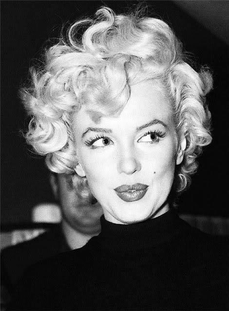 PopcornPalomit's tweet photo. #MarilynMonroe nació el 1 de junio de 1926 bajo el nombre de Norma Jeane Mortenson. Hoy cumpliría 96 años. 

“Marilyn era como una poetiza en una esquina, tratando de recitarle a una multitud que sólo quería arrancarle la ropa”. - Arthur Miller

Happy birthday, gorgeous! 🎈 🎂 https://t.co/TL7TkJy8Ow