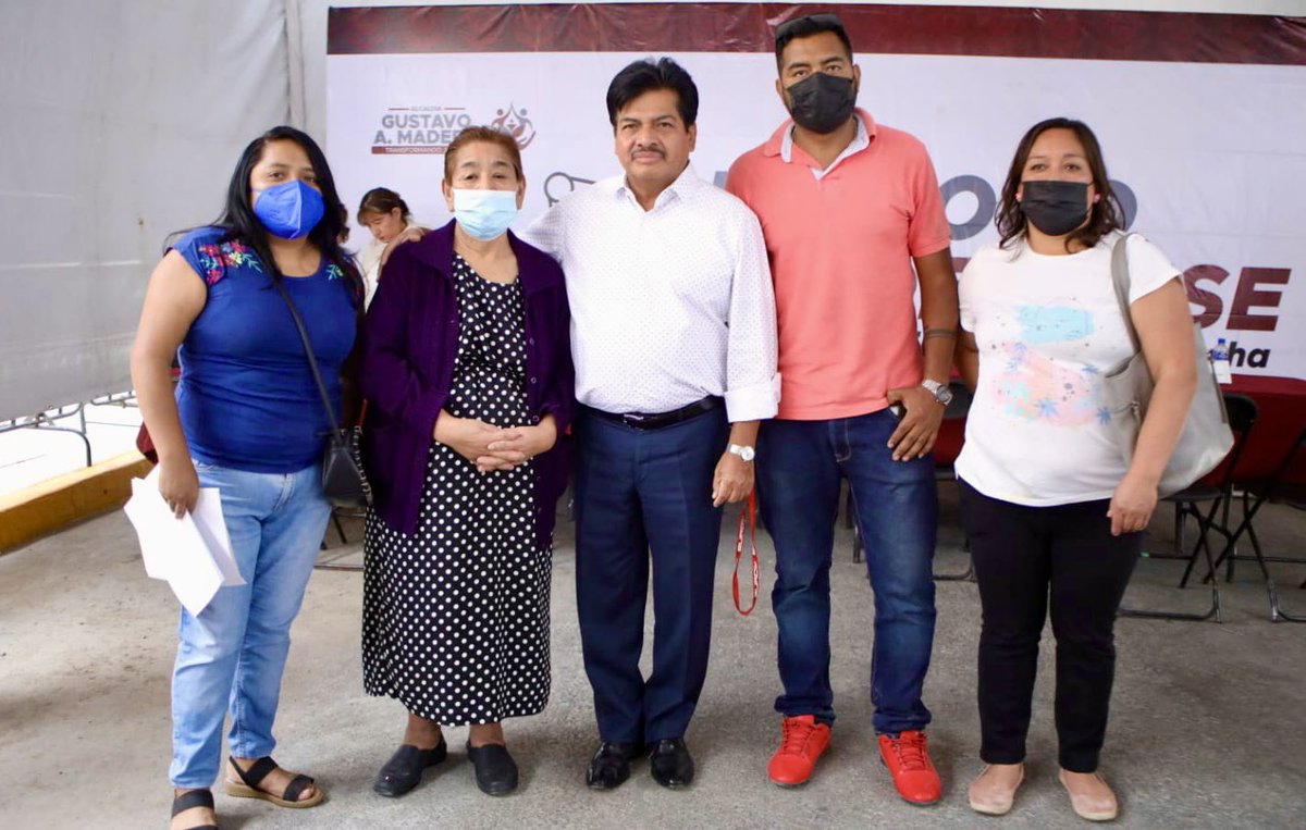 fchiguil's tweet photo. Acordé con la Señora Ignacia visitar el Mercado de San Bartolo Atepehuacan para revisar el proyecto de mejoramiento que beneficiará a las y los locatarios del lugar. https://t.co/t4CfbB07gB