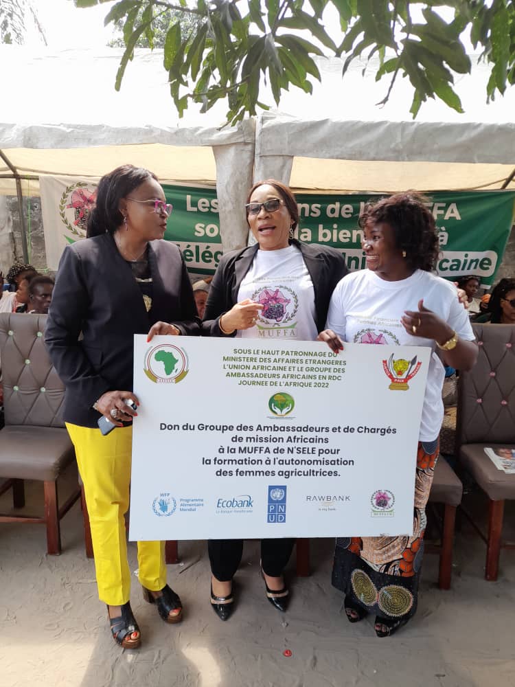 Femme d'Afrique Magazine (@femmedafrique_) on Twitter photo Rien ne vaut un travail bien fait, félicitation à la MUFFA de N'Sele <a href="/CharlieMingiedi/">Charlie.J Mingiedi Mbala</a> <a href="/Mpongochristel1/">Christelle Mpongo,Éditrice Femme dAfrique</a> <a href="/ffcrdc/">Fonds pour les Femmes Congolaises - FFC</a> <a href="/FemmesFec/">Commission Femmes Entrepreneures-FEC</a> <a href="/AfricanUnionDRC/">L'Union africaine en RDC/African Union in the DRC</a> <a href="/dynafec/">Dynafec-Rdc</a> <a href="/KasaiVlf/">VLF Kasaï Central</a> <a href="/Pourelleinfo1/">POURELLE.INFO</a> <a href="/GiseleNdayaL/">Gisele Ndaya L. officielle</a> <a href="/CarineKanku4/">Carine Kanku</a> <a href="/femme_radio/">Radio-Télévision de la Femme</a> <a href="/Racheamani/">Rachel AMANI🇨🇩</a> Rien ne vaut un travail bien fait, félicitation à la MUFFA de N'Sele <a href="/CharlieMingiedi/">Charlie.J Mingiedi Mbala</a> <a href="/Mpongochristel1/">Christelle Mpongo,Éditrice Femme dAfrique</a> <a href="/ffcrdc/">Fonds pour les Femmes Congolaises - FFC</a> <a href="/FemmesFec/">Commission Femmes Entrepreneures-FEC</a> <a href="/AfricanUnionDRC/">L'Union africaine en RDC/African Union in the DRC</a> <a href="/dynafec/">Dynafec-Rdc</a> <a href="/KasaiVlf/">VLF Kasaï Central</a> <a href="/Pourelleinfo1/">POURELLE.INFO</a> <a href="/GiseleNdayaL/">Gisele Ndaya L. officielle</a> <a href="/CarineKanku4/">Carine Kanku</a> <a href="/femme_radio/">Radio-Télévision de la Femme</a> <a href="/Racheamani/">Rachel AMANI🇨🇩</a>