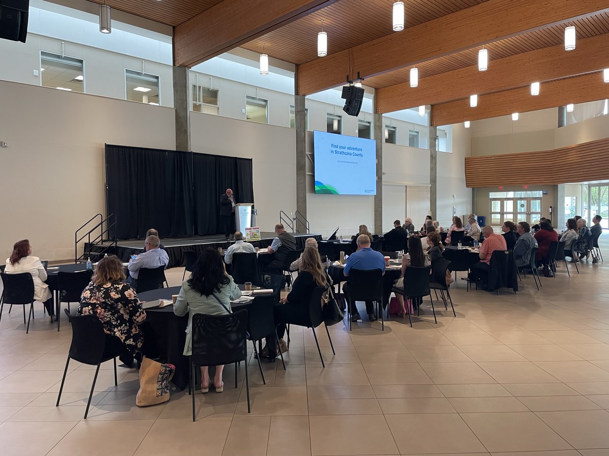 StrathcoCounty's tweet photo. Thank you to @TravelAlbertaCo & @goeastofYEG for speaking at our tourism conference today, & everyone who attended.
Tourism is rich in collaboration, so #ABTourismWeek is a great time to find out how to work together to forward the industry.
More info 👇
https://t.co/LQtqlzX6RR https://t.co/DHxf47DigZ