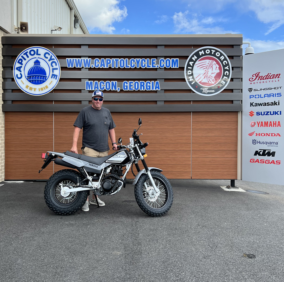 CapitolCycleCo's tweet photo. People are coming from all over the country to get their hands on a 2022 Yamaha TW200! Congrats, Scott, on your new bike! Enjoy! #KeithMatthews
#CapitolCycle #Adventure
#Yamaha #TW200 #TDUB
#motorcycles https://t.co/vw6QOYquj2