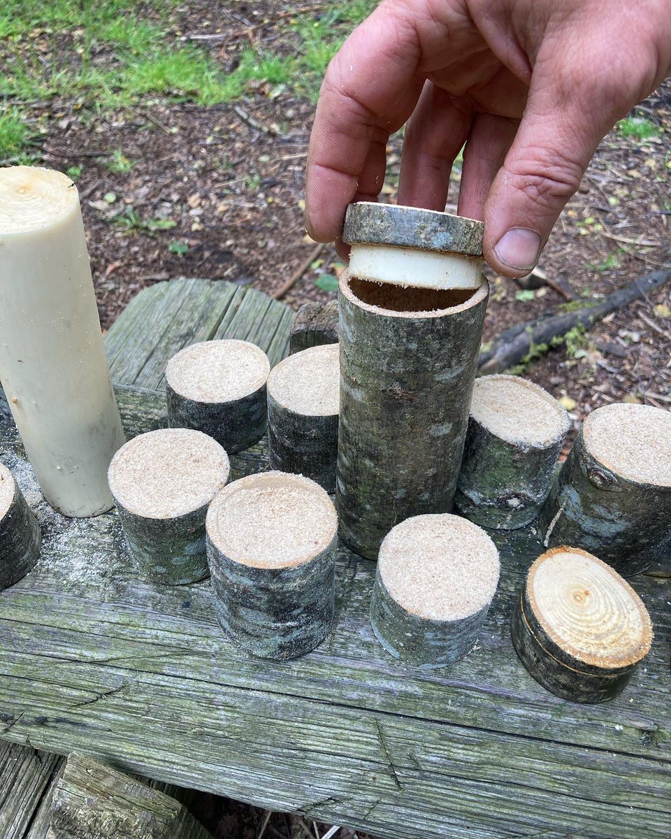 BushcraftersCIC's tweet photo. Night under the stars in Derbyshire then instructor CPD.  Making lime bark pots all morning then extra CPD on assessment proficiencies.  Few more pots to make as they are so much fun to do. https://t.co/BXdHeKl4UC