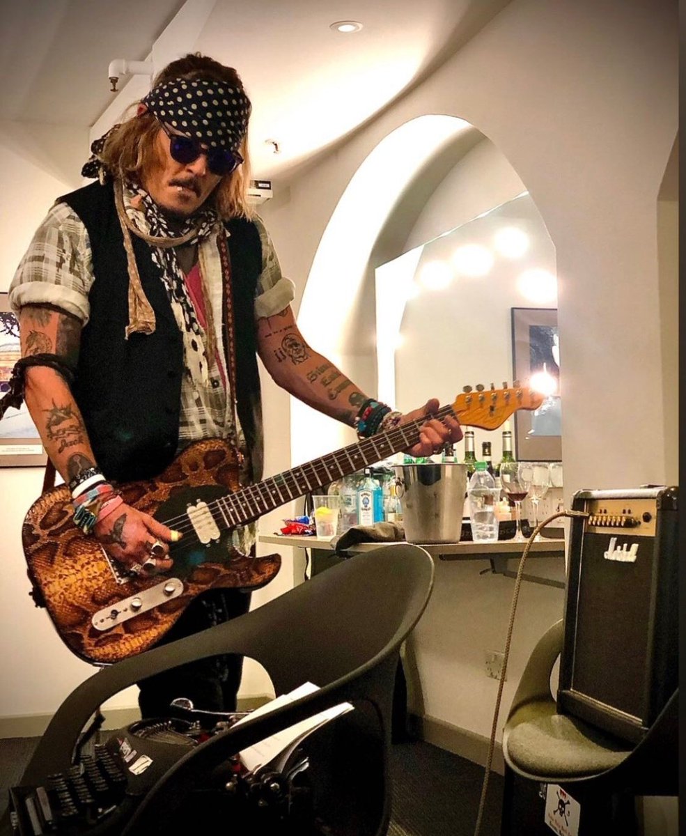 MissHGold's tweet photo. #JohnnyDepp an actual legend. 
#JusticeForJohnnyDeep 
His statement was actually typed. https://t.co/Y2yBMyK8lS