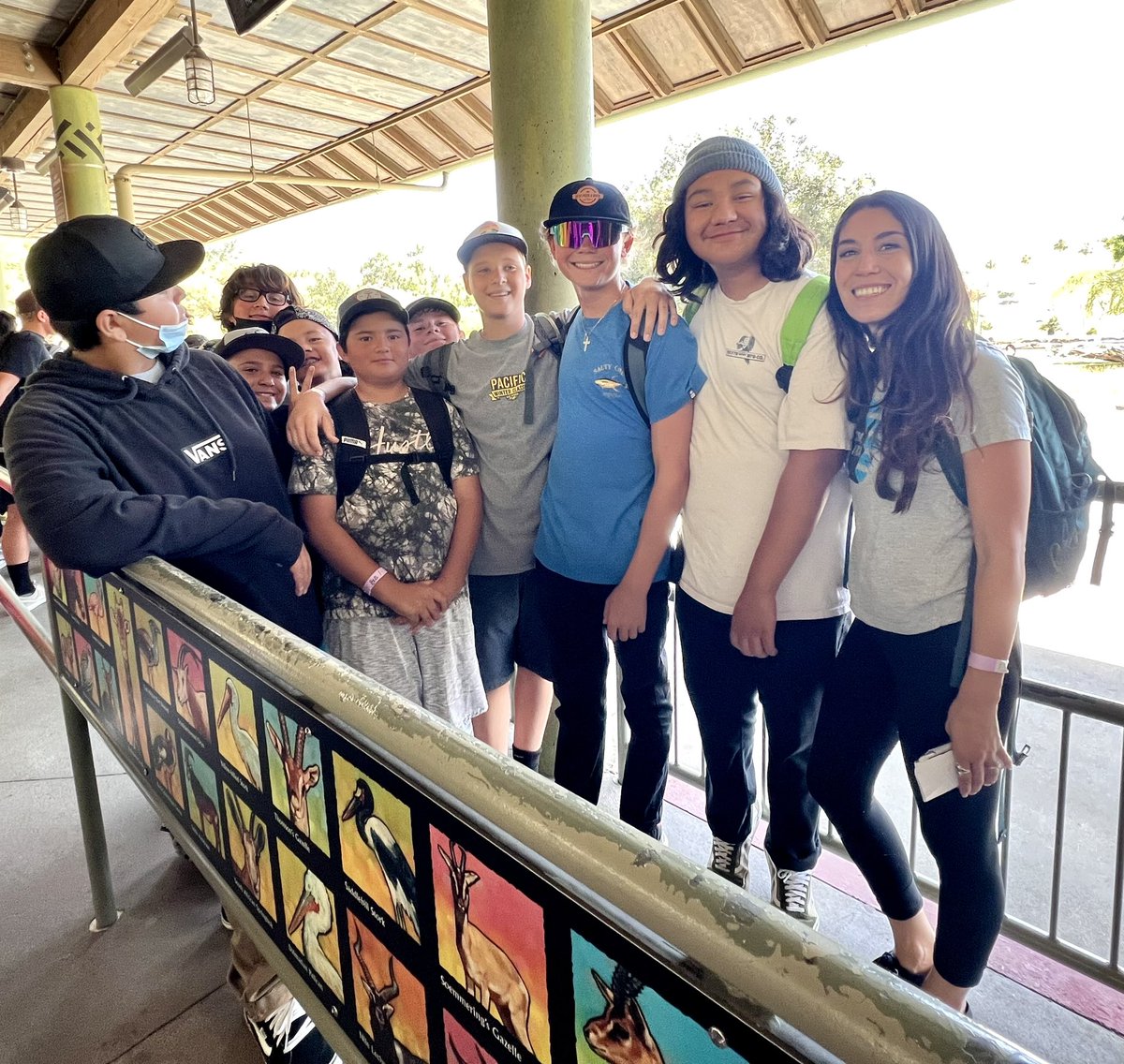 DomeniciMs's tweet photo. 7th grade field trip squad! @VIDASHARKS https://t.co/NDFLmtGyKF