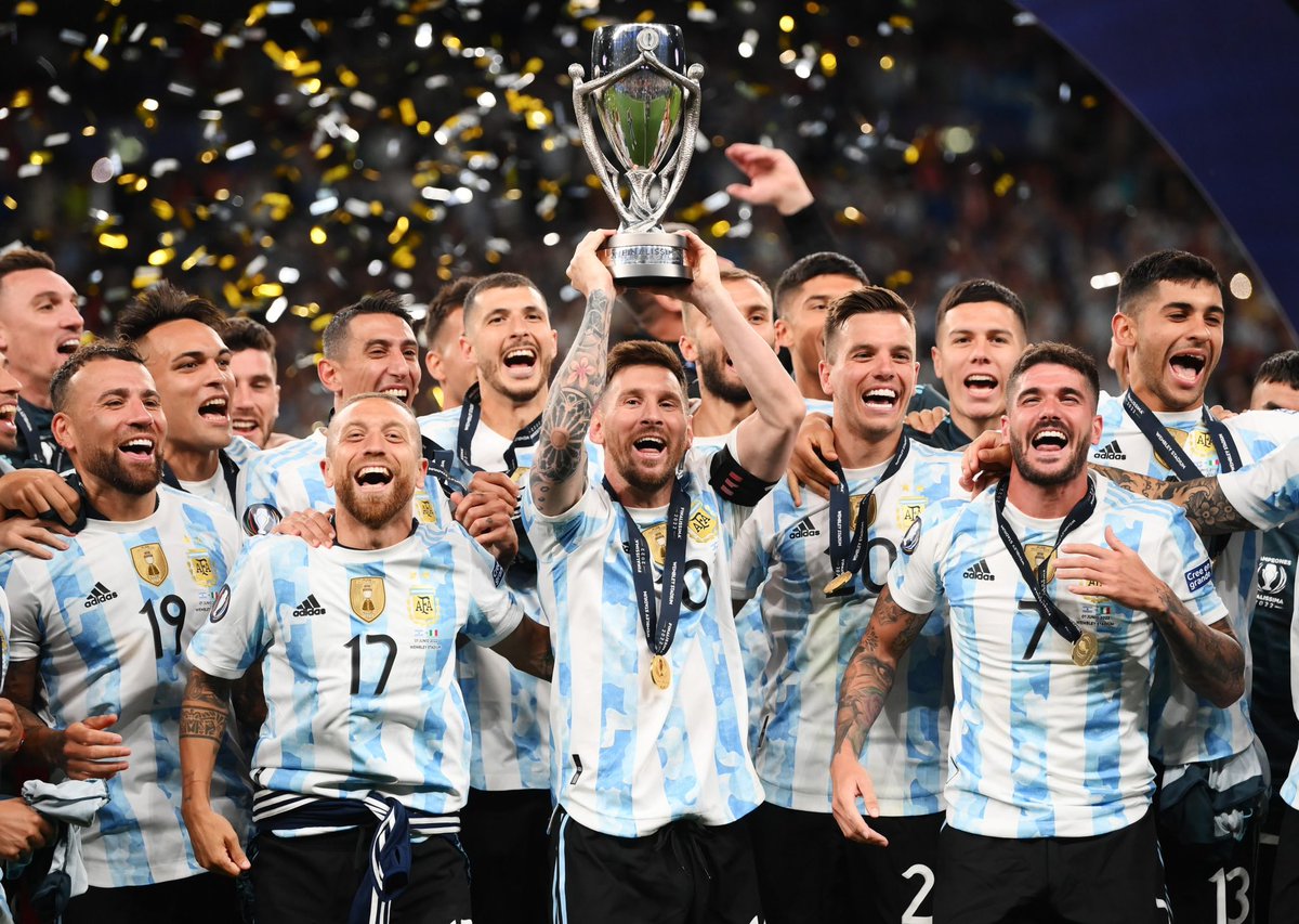DhAlRakkad's tweet photo. سعيد جدًا بإنصاف كرة القدم لأفضل لاعب في تاريخها الكروي ليونيل ميسي .. سعيد جدًا حتى وإن كان متأخرًا .. ليونيل ميسي على كل شيء فعله في كرة القدم يستحق هذا الإنصاف ❤️🐐 https://t.co/OI2YBfFqVk