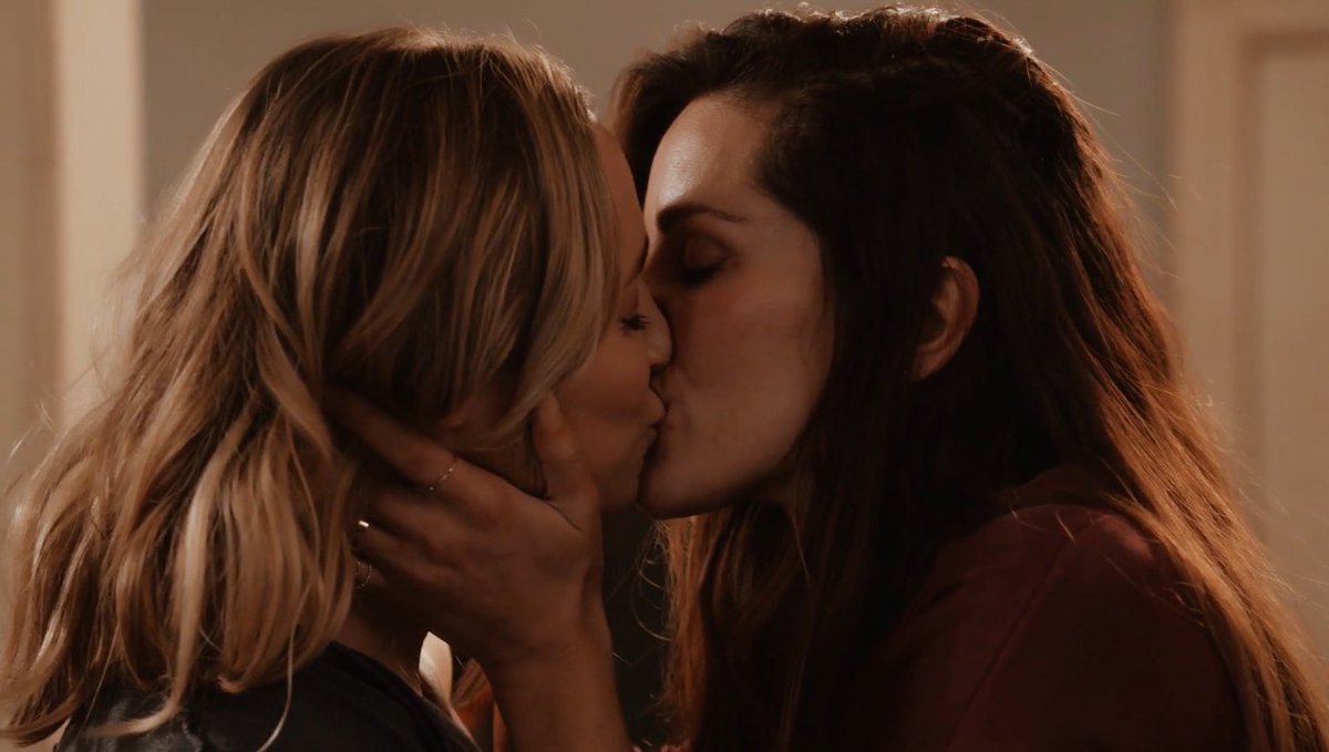 carinadoing's tweet image. happy pride month! 🌈