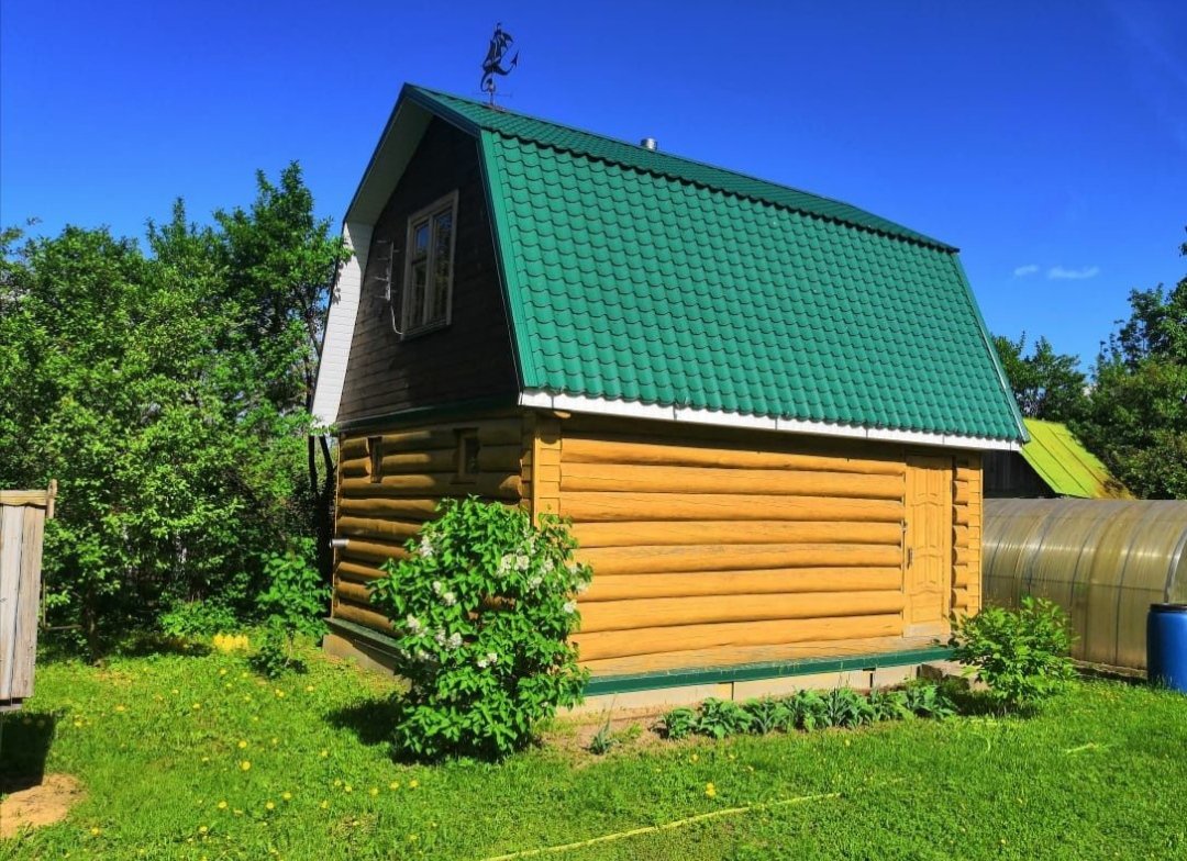 А ещё есть дом 146 м2 с баней, гаражом и ухоженным участком в 14 соток. Свет, газ и вода централизовано. Рядом электрички.