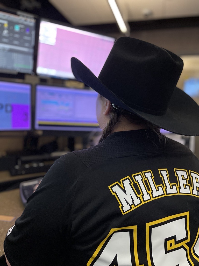 GP911Comm's tweet image. Congrats to ECS Miller, who was selected as the Employee of the Month. She left a lasting impression with her caller, after providing prompt CPR instruction and reassurance, during a very chaotic situation.  
#Iam911
#whensecondscount