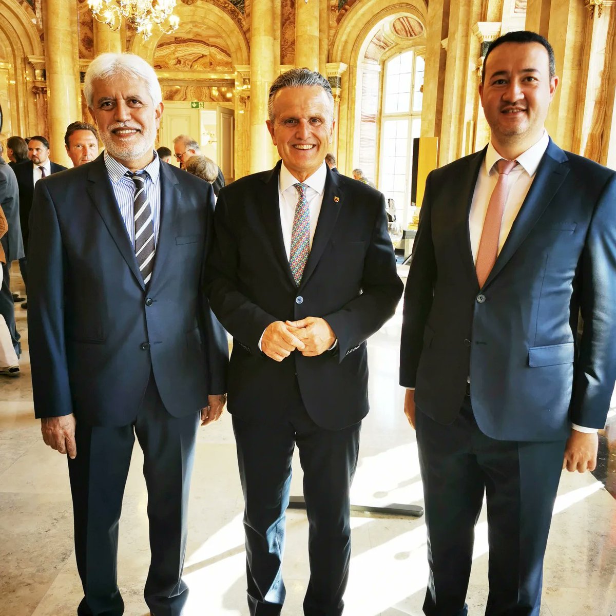 GndzSeyfi's tweet photo. Stuttgart'da gerçekleşen 102. Katolik günleri açılış programına davetli olarak #IGBW adına katılım sağladık. Programda farklı dinlerin temsilcilerinin yanı sıra Stuttgart Büyükşehir Belediye Başkanı, Baden-Württemberg Eyalet Başbakanı ile görüşmelerde bulunduk. https://t.co/XcTKCBmicN