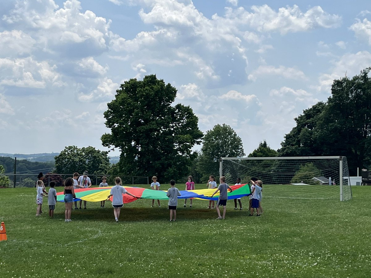 YT_Elementary's tweet photo. YT Fun (and HOT ) Day!  💙🐾☀️ https://t.co/T81uN2xde6