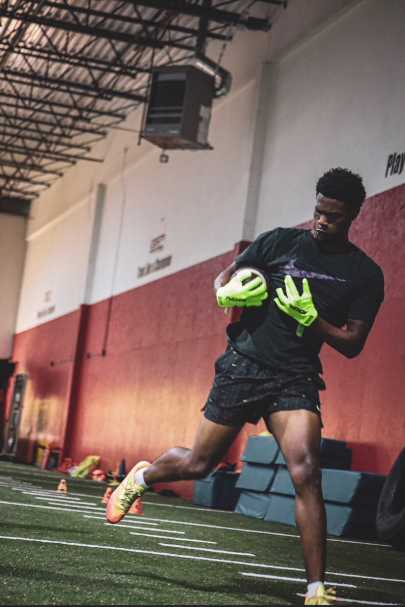 ShondriaShon's tweet photo. It, must be in you and not on you. The grind don’t stop @d1sean1. #AllIn 📸: @flicksbyjo https://t.co/sG25U8l1gN