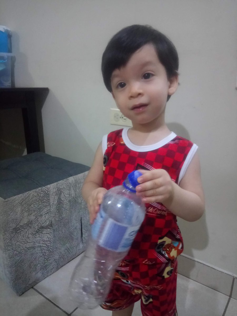 Sé como un niño, sin complicaciones y feliz con lo que la vida le da!!.... Feliz día del Niño Mi Amado Príncipe!! Eres mi todo!!.. 🎊😍👶🏻🚗😘🎉