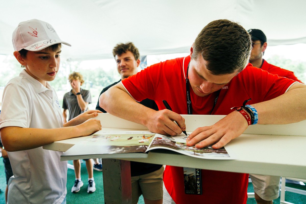 OhioStateFB's tweet photo. Great day at Jack’s Place with Nationwide Children’s and First Tee! ⛳️

#GoBucks https://t.co/GE89zA2qmN