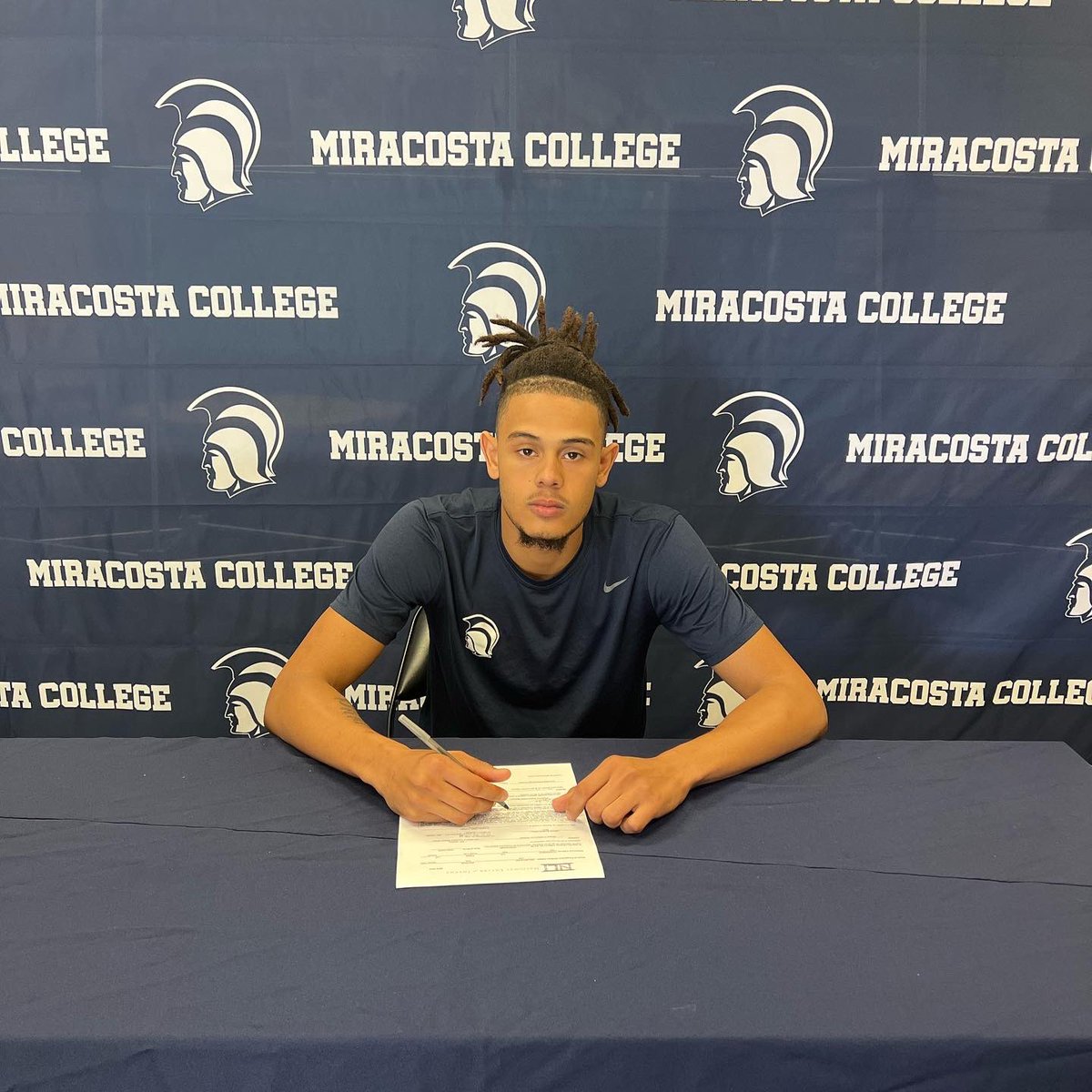 ChadronStateMBB's tweet photo. We are excited to welcome Patrick McLachlan from MiraCosta College to the Eagle Family! #CSCEagles #Signed @0patmclachlan3 https://t.co/S7J6kBZyc6
