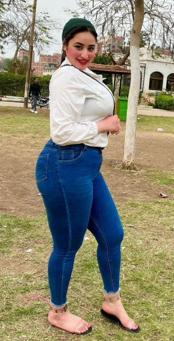 شروق 
كلية صيدلة ٢٠ سنة 
بحب التحرر وجاية اتبسط بس هنا