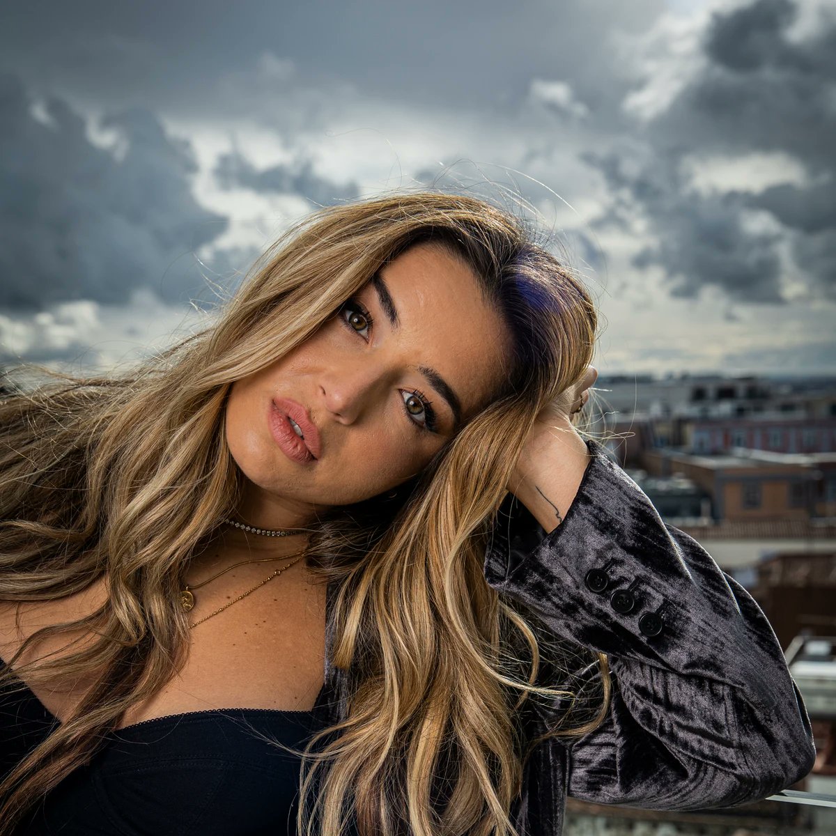 Lxla_indigx_'s tweet photo. Lola Índigo 

Treinta años.
Bailarina y cantante.
Animal lover, pop and reggaeton music.

⤦ + ❤= ✉

#freerol #sexrol https://t.co/FPRNaT4HpO