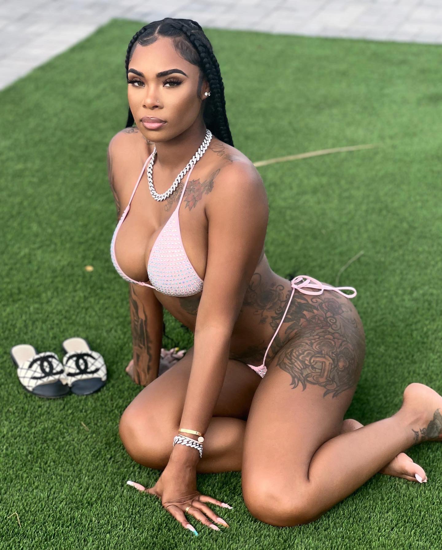 3 pic. Resting bitch face 😭 https://t.co/wCgjzUSVS0