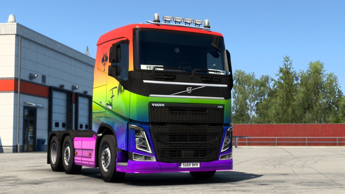 FamiliarForce's tweet photo. We have changed a few things!

1.Header photo to commemorate HRH Queen Elizabeth II platinum Jubilee this weekend. 👑

2.Profile photo to celebrate the start of pride month 🏳️‍🌈

Love to one and all 
#Pride2022  #PlatinumJubilee https://t.co/nSA3E2EY91